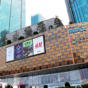 世贸中心大型拉布灯箱